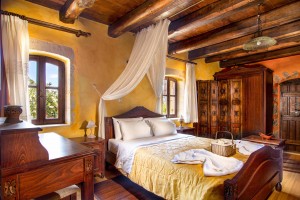 orange-villa-bedroom